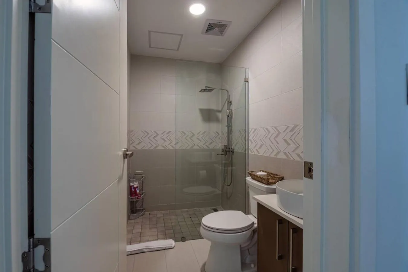 Parkhurst 408 With King Bed And Pool Kingston 0*,  Jamaika