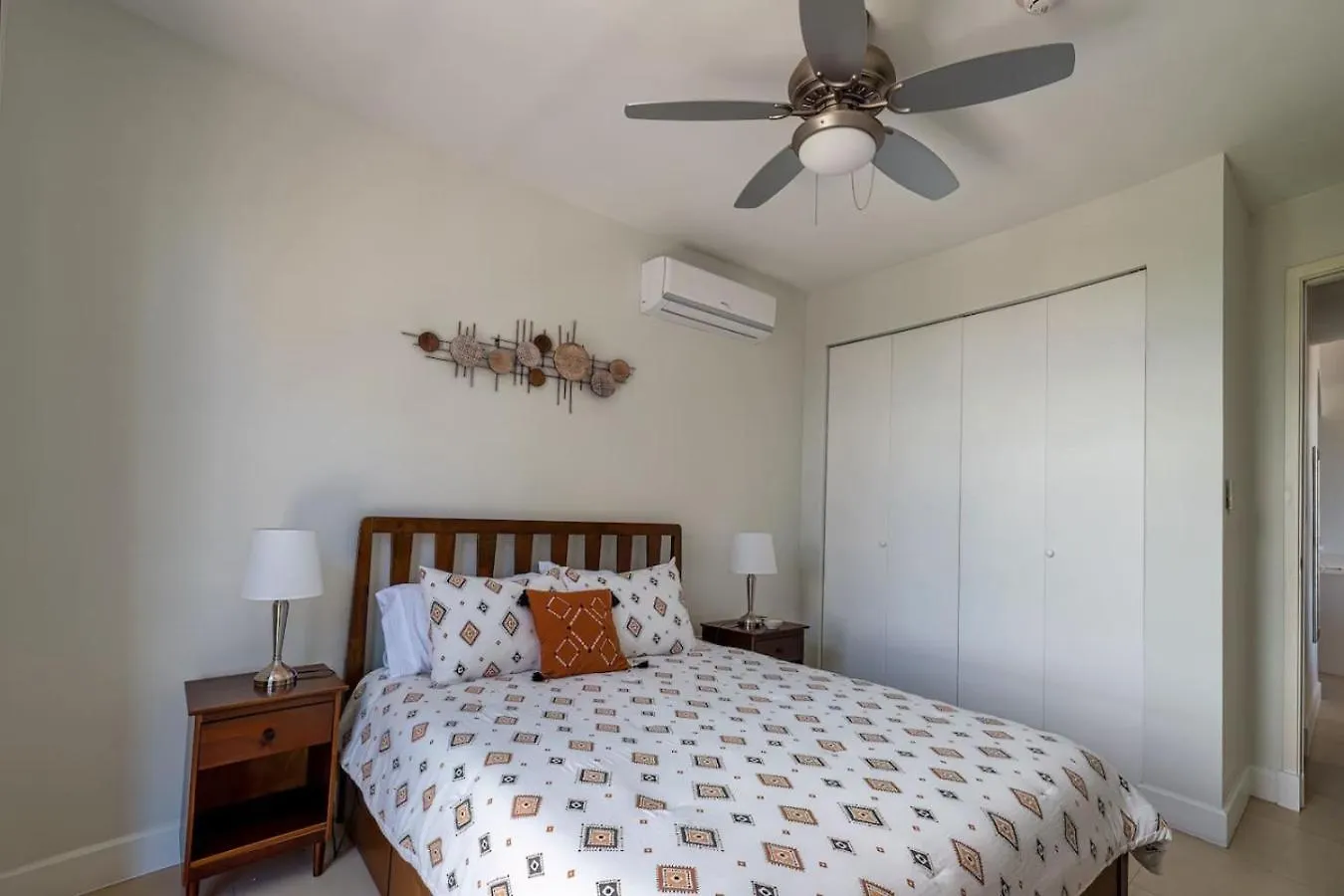 Daire Parkhurst 408 With King Bed And Pool Kingston Jamaika